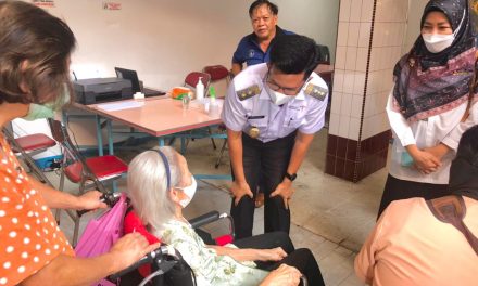Wakil Wali Kota Erwin Yunaz Meninjau Pelaksanaan Vaksinasi di Persatuan Tionghoa HTT