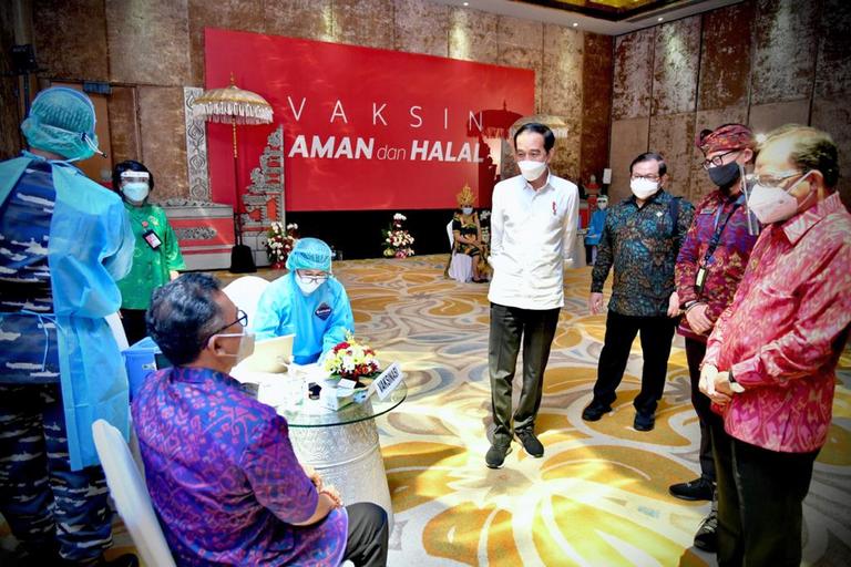 Gotong Royong Sukseskan Program Vaksinasi Massal Pemerintah