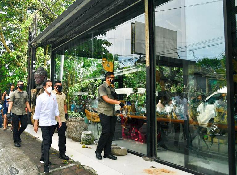 Saat Presiden Mampir ke Toko Kerajinan di Ubud