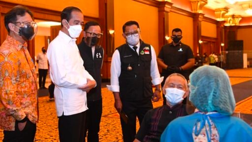 Tinjau Vaksinasi Massal di Kota Bogor, Presiden Harap Kekebalan Komunal Segera Terbentuk