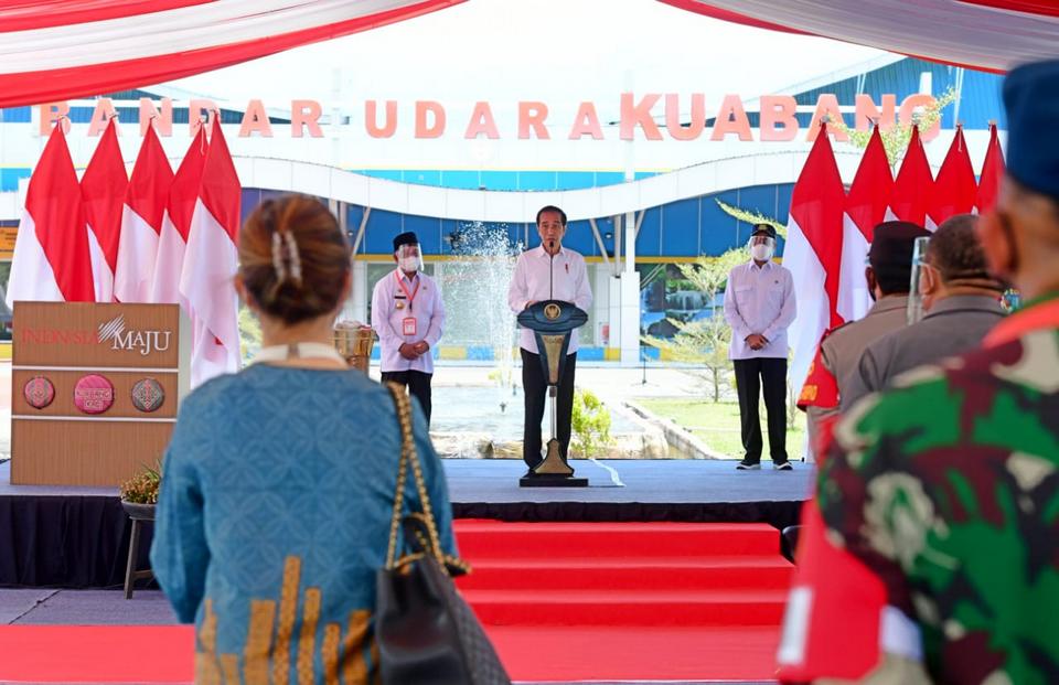 Presiden Jokowi Resmikan Terminal Baru Bandara Kuabang di Halmahera Utara
