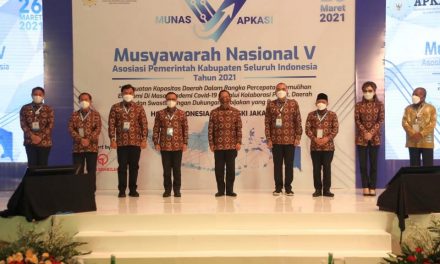 Mendagri Minta APKASI Tangani Pandemi dan Pemulihan Ekonomi Sekaligus