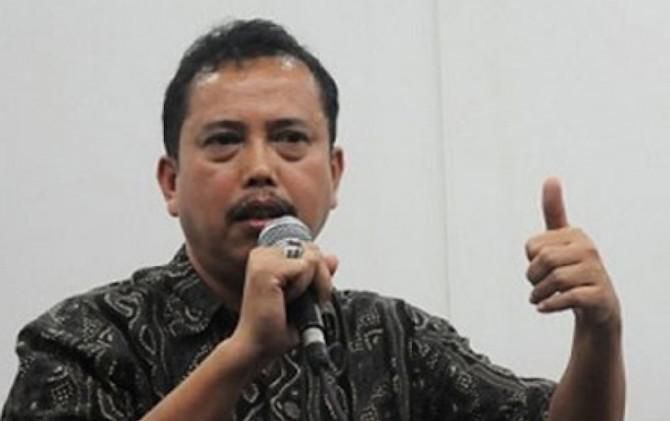 Kasus teror bom di halaman Gereja Katedral Makassar merupakan kasus teror bom pertama di era kapolri Sigit