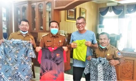 Dukung YATIM BALAKI, Wali Kota Riza Falepi Sumbangkan Baju Layak Pakai
