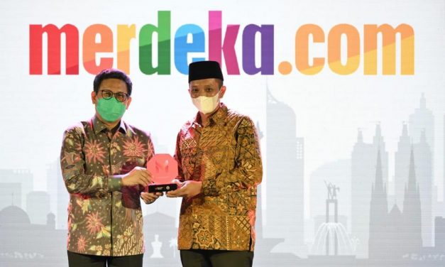 Didampingi Gus Menteri, 9 Kepala Desa Raih Penghargaan Merdeka Awards