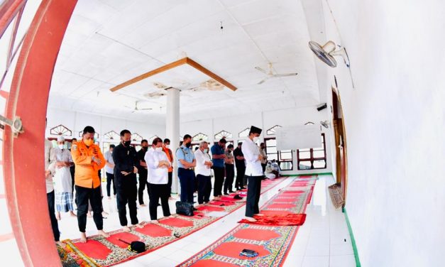 Presiden Tunaikan Salat Jumat di Masjid Babul Jannah