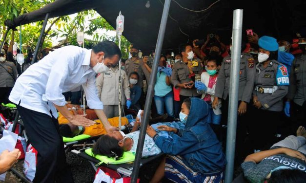 Temui Pengungsi di Adonara, Presiden: Tetap Jalankan Protokol Kesehatan