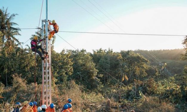 PLN Terjunkan 723 Personel, Kelistrikan 6 Kabupaten di NTT Pulih 100%