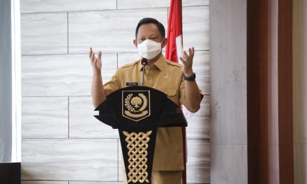 Belajar Dari India, Mendagri Minta Masyarakat Tak Lengah Terapkan Prokes