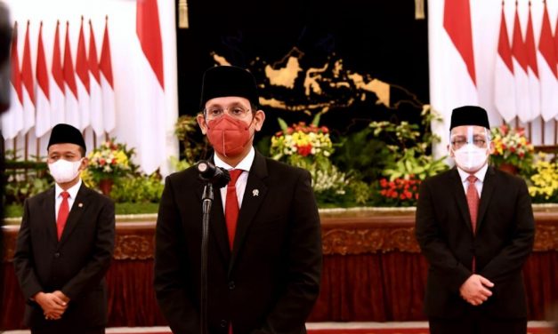 Presiden Jokowi Lantik Menteri Investasi, Mendikbudristek, dan Kepala BRIN