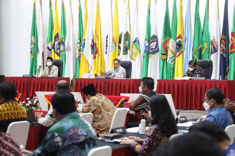 Ingatkan Bonus Demografi, Mendagri Imbau Pemerintah Daerah Permudah Izin Berusaha