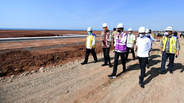 Tinjau KIT Batang, Presiden: Kawasan Ini Akan Menyerap Banyak Tenaga Kerja dan Gerakkan Ekonomi Nasional