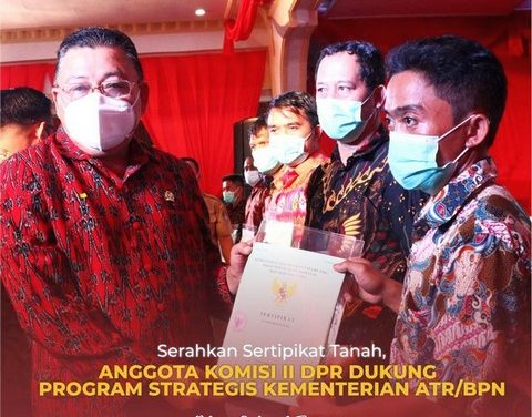 Serahkan Sertipikat Tanah, Anggota Komisi II DPR RI Dukung Program Strategis Kementerian ATR/BPN
