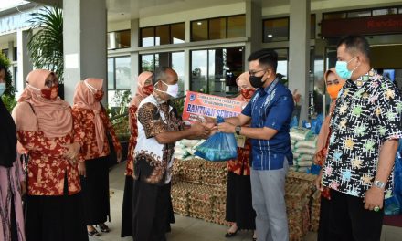 DWP Payakumbuh Berikan Bantuan Sembako