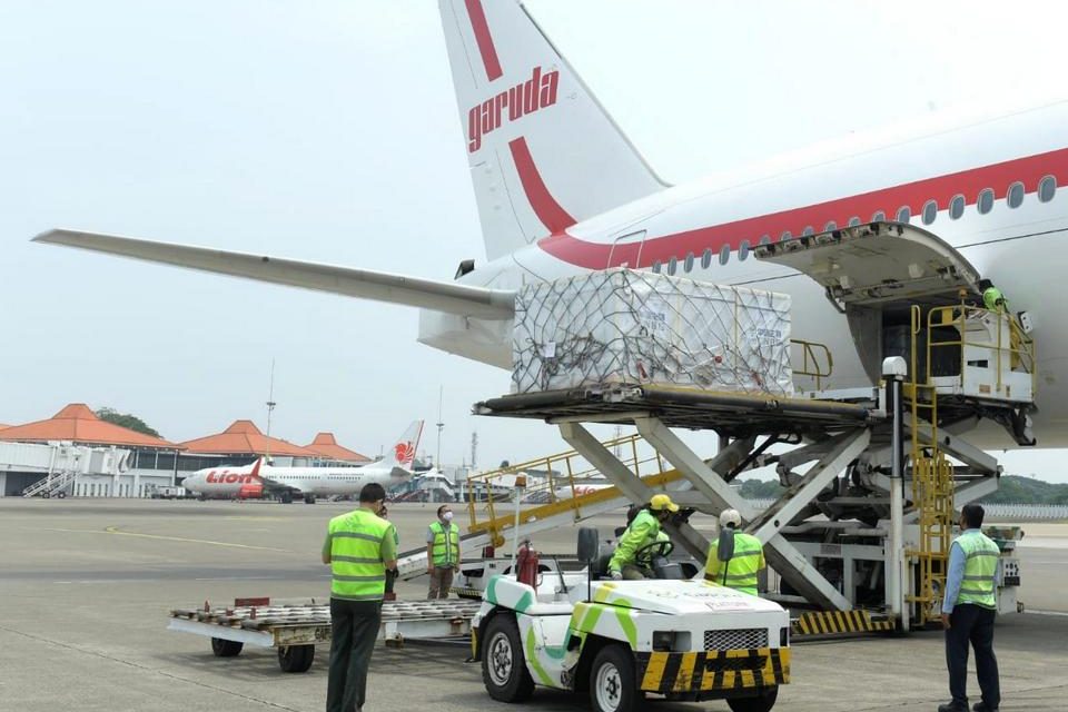 Bahan Baku Vaksin Sinovac dan Vaksin Siap Pakai Sinopharm Tiba di Indonesia