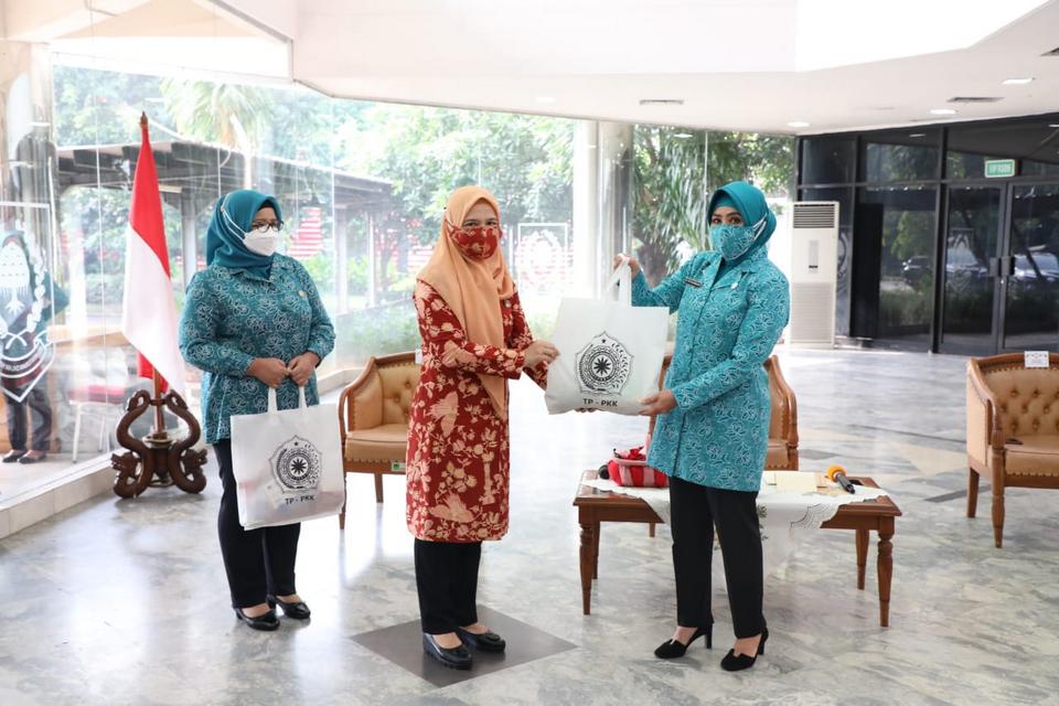 Salurkan Bantuan Lewat Pasar Murah, TP PKK Pusat Gandeng 20 Kelurahan di Jakarta Selatan