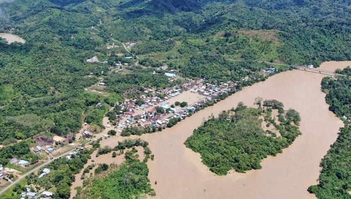 Warga Mengungsi Saat Banjir Landa Beberapa Desa di Kalimantan Utara