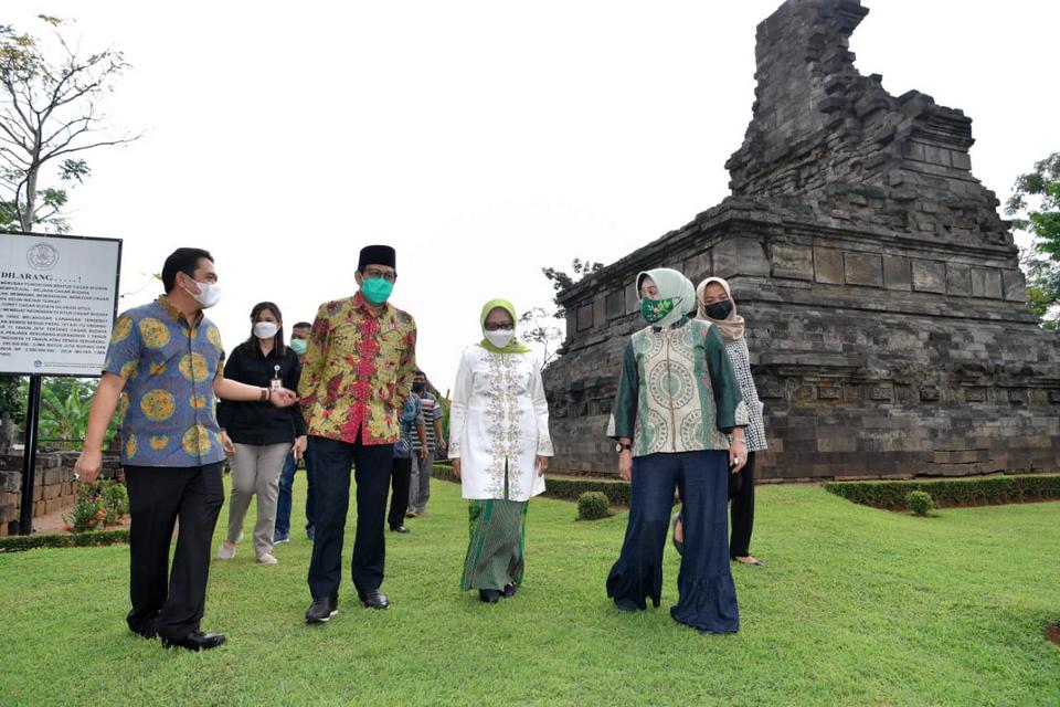 Gus Menteri Sempatkan Kunjungi Candi Rimbi di Jombang