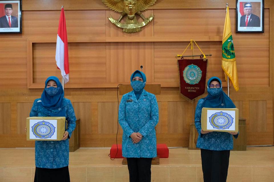 Kunker ke Berau, Ketua Umum TP PKK Serahkan Bantuan Masker Hingga Puji Potensi Wisata