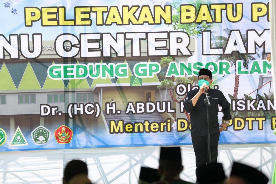 Mendes PDTT Letakan Batu Pertama Pembangunan NU Center Lamongan