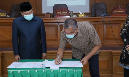 Ranperda Pertanggungjawaban Pelaksanaan APBD 2020 Disahkan DPRD dihadiri Walikota Riza Falepi