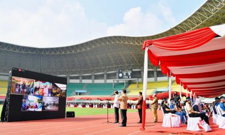 Tinjau Vaksinasi di Stadion Patriot, Presiden: Model Seperti Ini Agar Diterapkan di Daerah Lain