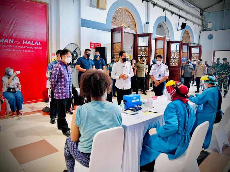 Presiden: Percepat Vaksinasi di Tempat dengan Mobilitas dan Interaksi Tinggi