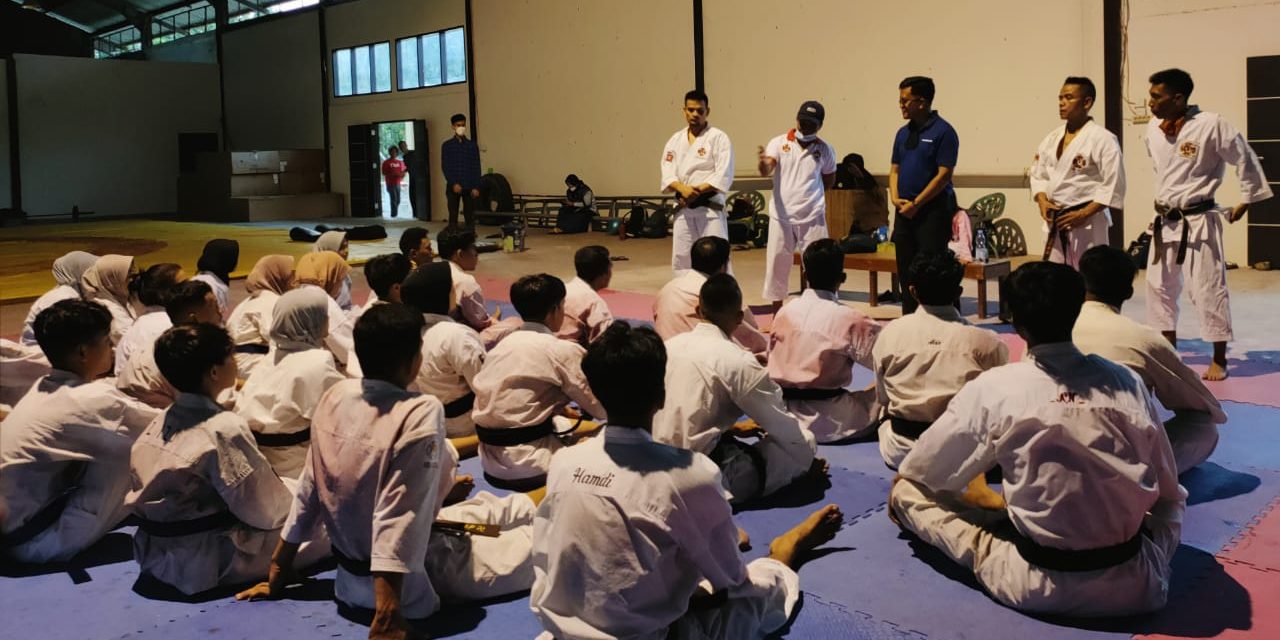 Senpai Erwin Yunaz Beri Motivasi Para Kenshi Yang Ikut PON XX Di Papua