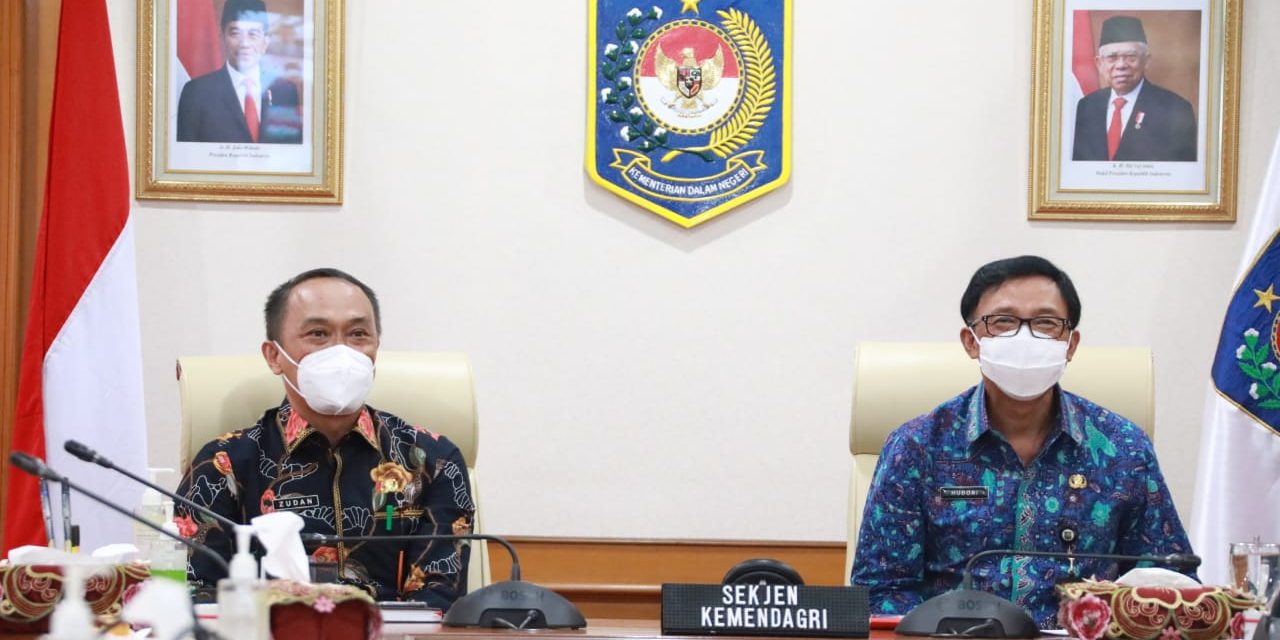 Kemendagri Terima Penghargaan Sukses PK21 dari BKKBN