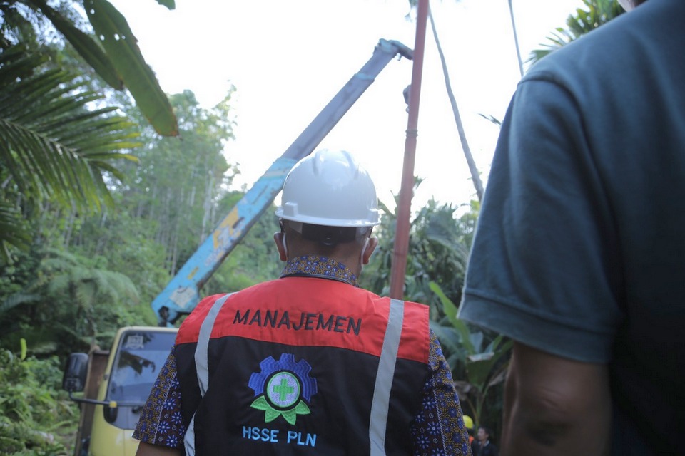 PLN Hadir ke Pelosok Negeri, 10 Desa Kepulauan Nias Segera Terlistriki