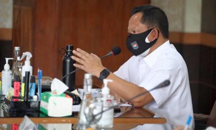Salurkan Bansos Kepada Masyarakat Terdampak Pandemi dan PPKM, Mendagri Minta KDH Turun Langsung