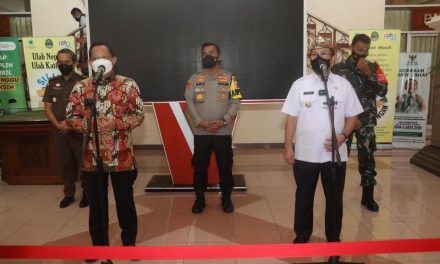 Sambangi Kabupaten Cirebon, Mendagri Minta Realisasi Insentif Nakes Ditingkatkan