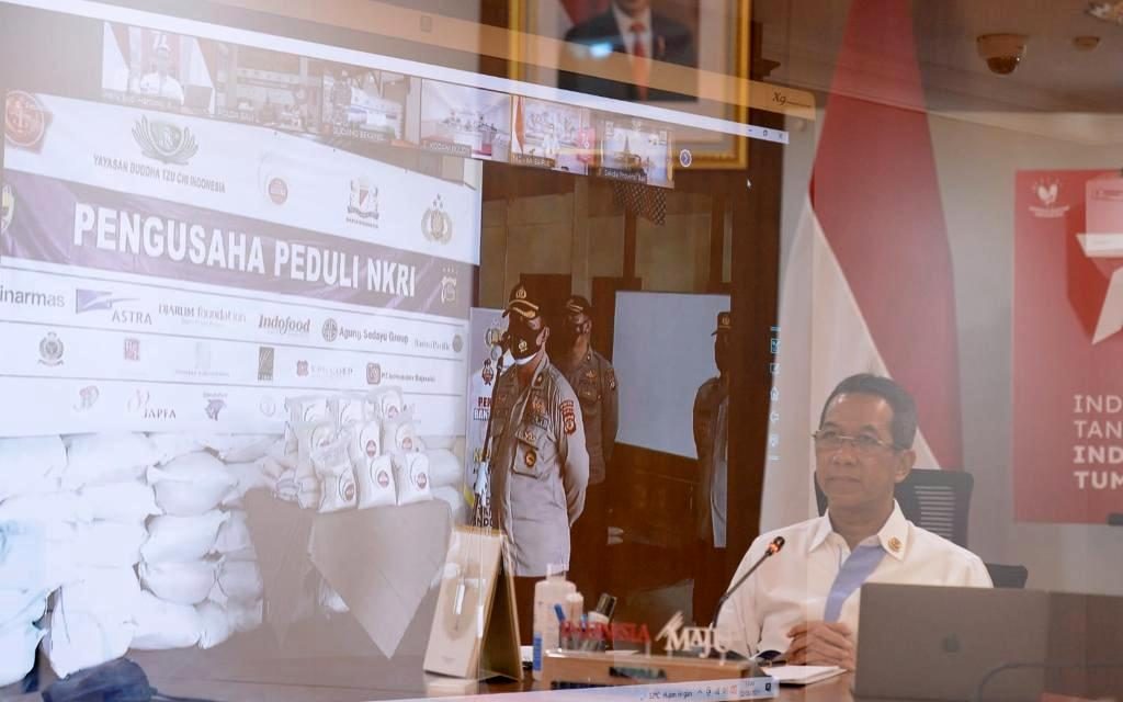 Kasetpres Serahkan Bantuan Beras Untuk Warga Terdampak Covid-19 di Provinsi Bali