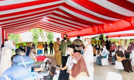 Presiden Joko Widodo Tinjau Vaksinasi Covid-19 di Kabupaten Wajo