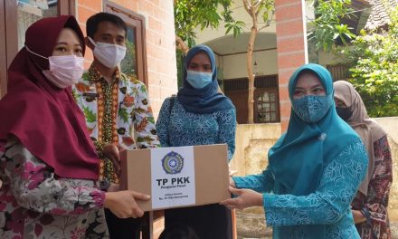 TP PKK Pusat Telah Salurkan 10 Ribu Paket Sembako dan Getol Sosialisasikan Prokes 5M serta Dukung Program Vaksinasi
