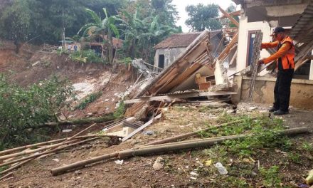 Dua Rumah Warga Kabupaten Bogor Rusak Berat Akibat Tanah Longsor