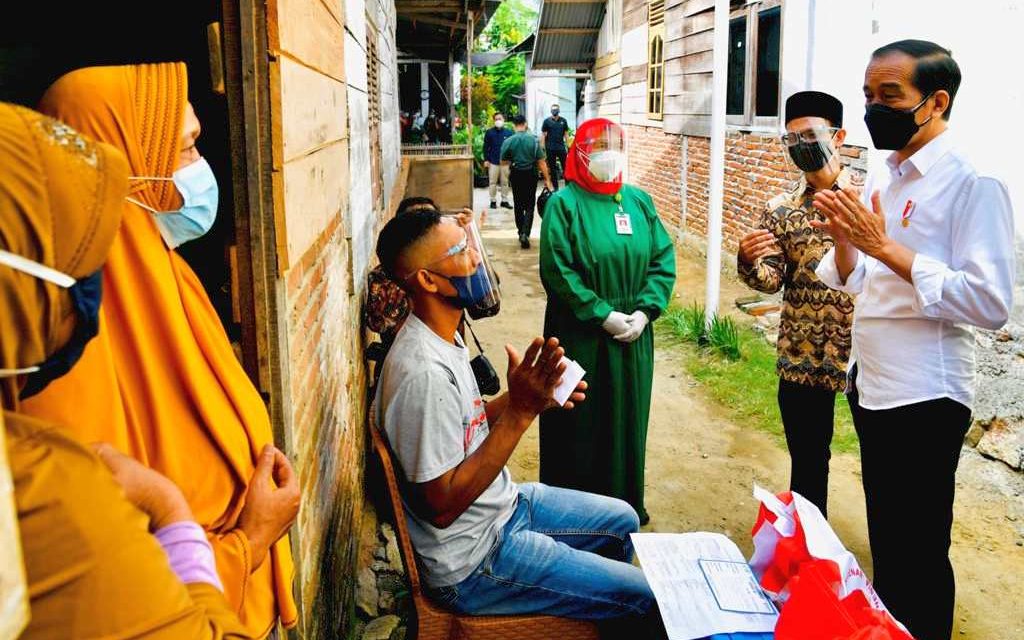Presiden Jokowi Tinjau Kegiatan Vaksinasi Pintu ke Pintu di Provinsi Aceh