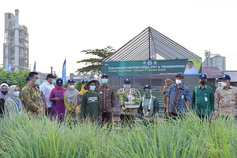 Halim Iskandar Tinjau BUMDes Mbangun Deso yang Sukses Kelola Desa Wisata Edupark