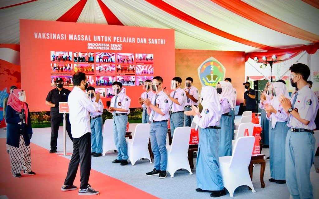 Presiden Tinjau Vaksinasi bagi Pelajar di Cilacap