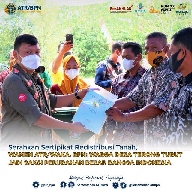 Serahkan Sertipikat Redistribusi Tanah, Wamen ATR/Waka BPN: Warga Desa Terong Turut Jadi Saksi Perubahan Besar Bangsa Indonesia