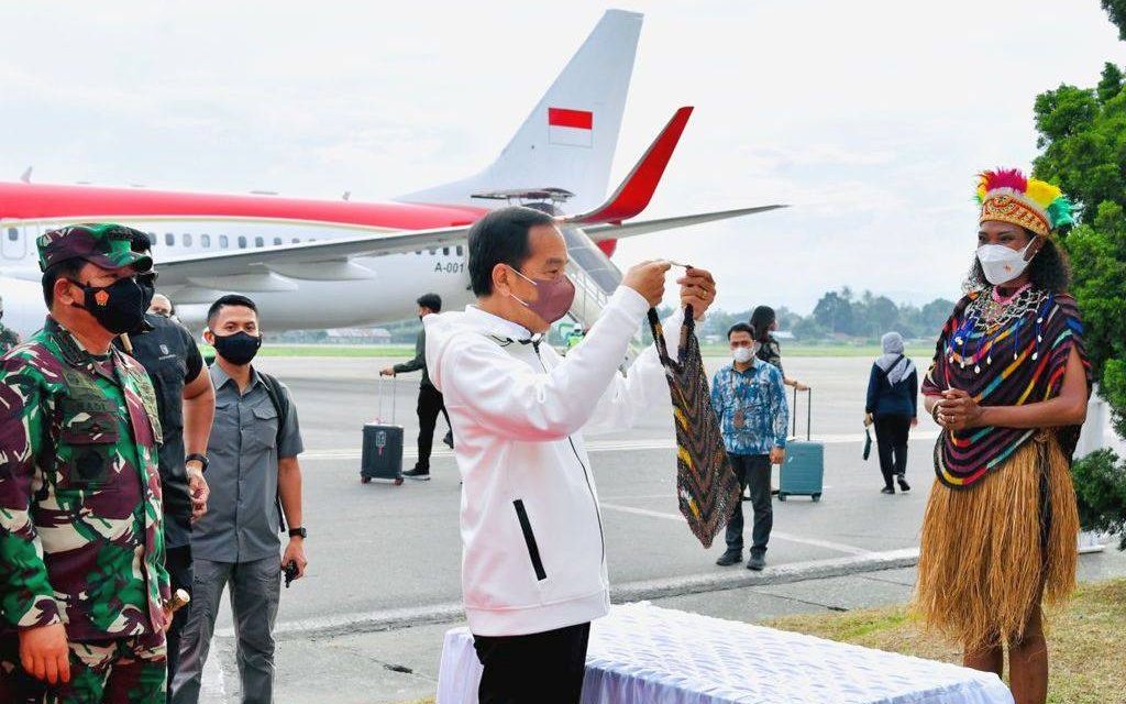Tiba di Papua, Presiden disambut Tarian Selamat Datang