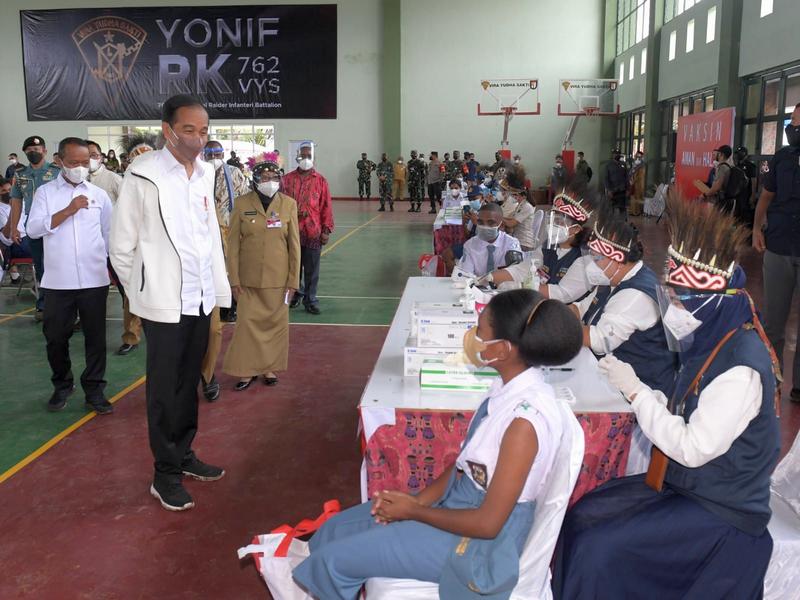 Presiden Jokowi Apresiasi Antusiasme Masyarakat Papua Barat Ikuti Vaksinasi Covid-19