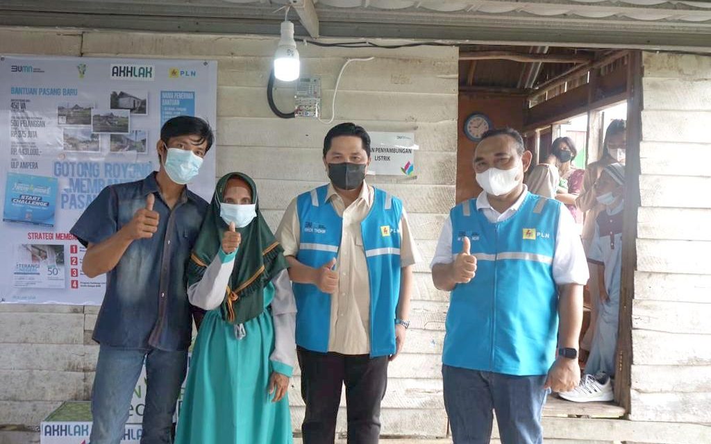 Diresmikan Menteri BUMN, 500 Keluarga di Palembang dapat Bantuan Penyambungan Listrik dari PLN