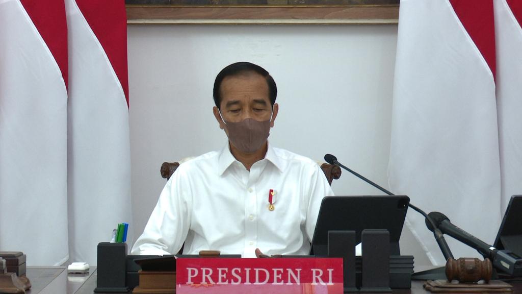 Presiden Minta Daerah Waspadai Lonjakan Kasus Sekecil Apapun dan Kebut Vaksinasi