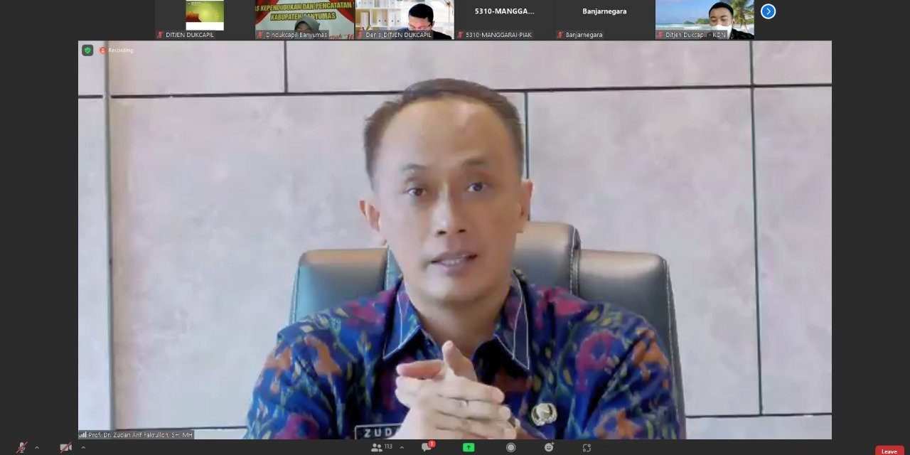 Dirjen Dukcapil Kemendagri Ingatkan Bahaya Selfie dengan KTP-el