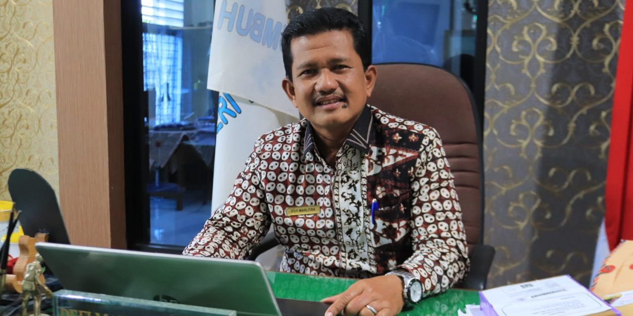 Kepsek Defi Marlitra Ingin 1 Hari Tuntas Capai 500 Orang, SMPN 1 Payakumbuh Hadirkan 4 Tim Vaksinator