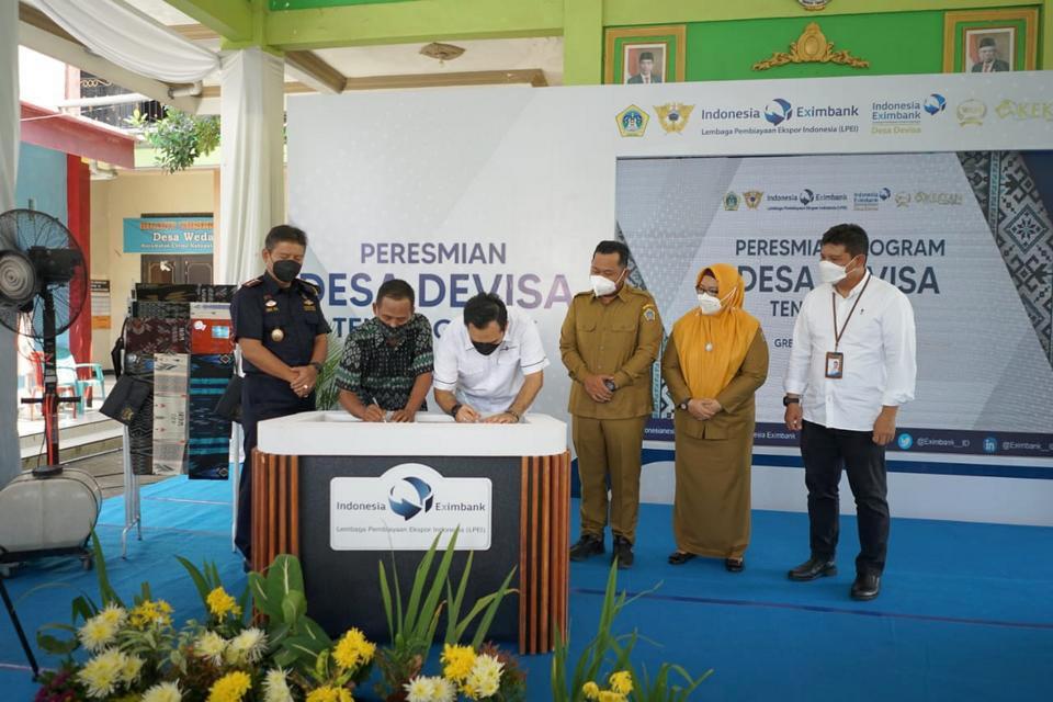 Sinergi Kelembagaan Membangun Desa Devisa Tenun Gresik