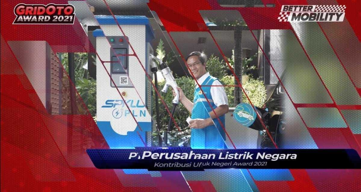 Pacu Ekosistem Kendaraan Listrik melalui SPKLU, PLN Raih Penghargaan GridOto Awards 2021