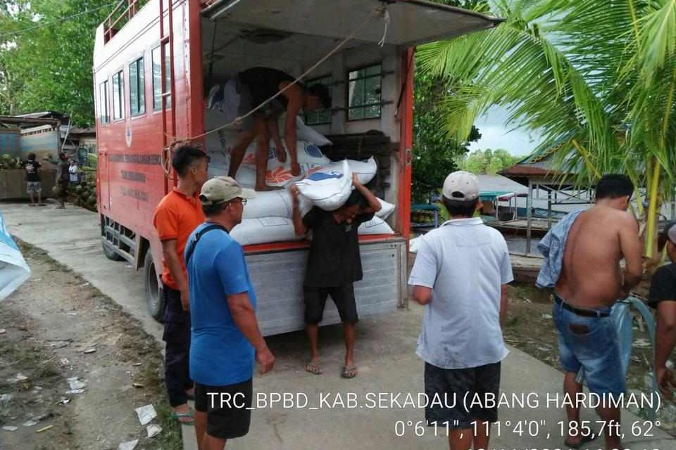 [Update] – Ketinggian Muka Air Banjir Kabupaten Sekadau Masih Bertahan