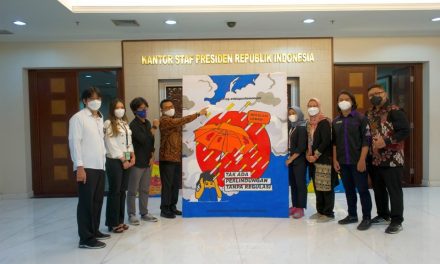 Terima Mural Bahaya Rokok, KSP Dukung Penurunan Prevalensi Rokok Anak